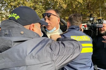 sus-Tan-mimdinare-saprotesto-aqciaze-xmauria---policiam-ramdenime-piri-daakava