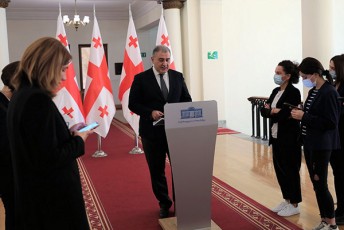 mixeil-sarjvelaZe-gigi-ugulavam-guSin-gailaSqra-sakuTar-oponentad-aRqmul-samarTaldamcvelze-da-rac-sagangaSo-da-sayuradReboa-mis-ojaxze-da-arasrulwlovan-Svilebze