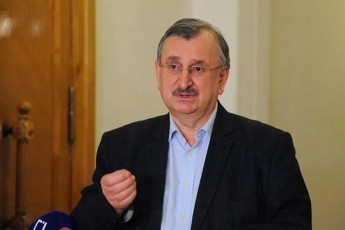 roman-gociriZe-rac-ar-unda-yuri-miadon-miwas-ivaniSvilma-da-sxvebma-da-eZebon-revoluciis-guguni-rogorc-es-cnobil-filmSia-isini-mainc-miiReben-saarCevno-revolucias
