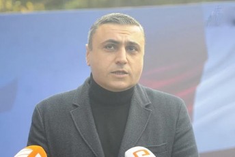 daviT-maTikaSvili-oficialur-doneze-arc-TeTri-saxlisa-da-arc-sxva-saxelmwifos-mxridan-saakaSvilis-Cadenil-danaSaulze-kiTxva-ar-dasmula