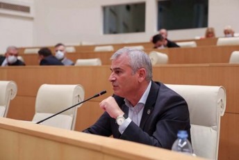 irakli-qadagiSvili-qarTul-ocneba-rogorc-politikuri-gundi-romelic-dRes-mmarTveli-partiaa-aravis-miscems-saSulebas-rom-hibriduli-omis-scenarebi-saqarTveloSi-ganxorcieldes