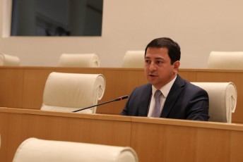 arCil-TalakvaZe-opozicias-Tqven-ver-eubnebiT-Tqvens-mxardamWerebs-rom-arCevnebi-waageT-da-erTaderTi-rasac-akeTebT-yuradRebis-gadatana-marcxidan-sxva-sakiTxzea