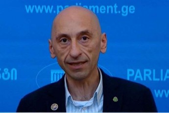 vaxtang-megreliSvili-84-adamiani-zis-cixeSi-legalur-mcenareze-mapatieT-am-84-adamianze-bevrad-metad-vnerviulob-vidre-saakaSvilze