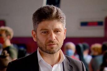 daCi-caguria-saSinel-mdgomareobaSi-nacemebi-da-nawamebi-viyaviT-cixeSi-da-ar-gvaZlevdnen-uflebas-rom-CvenTan-eqimi-Semosuliyo-iq-ar-iyo-saubari-multiprofilur-klinikaSi-gadayvanaze