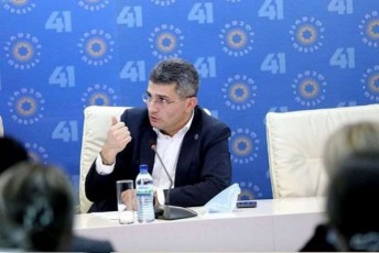 mamuka-mdinaraZe-mxolod-ojaxSi-myavs-oTxi-eqimi-arc-erTs-arc-maT-megobar-eqimebs-da-arc-sxvebs-ar-Cavayeneb-im-mdgomareobaSi-rom-vTxovo-politikur-procesebSi-Sesvla