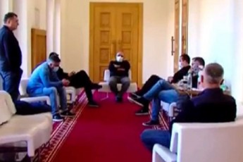 parlamentSi-moSimSile-deputatebi-SimSilobas-wyveten