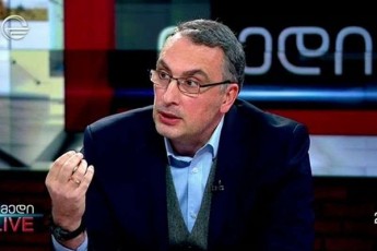 viqtor-yifiani-gavrcelebul-videokadrebze-sasamarTlo-procesis-mimdinareobisas-nebismieri-foto-da-video-gadaReba-akrZalulia-Seswavlis-sagania-vin-gaakeTa-es-da-ra-mizniT-gaakeTa