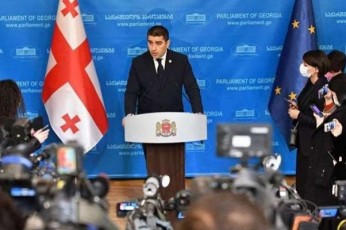Salva-papuaSvili-mixeil-saakaSvili-xedavs-rom-opoziciis-didi-nawili-emijneba-da-cdilobs-saxis-SenarCunebas