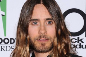 jared-leto-ambobs-rom-Thirty-Seconds-To-Mars-ma-lokdaunis-dros-200-axali-simRera-dawera