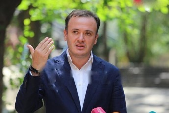 saakaSvilma-sazogadoebas-mimarTa-ar-mogenatraT-ganviTarebao-quCebSi-adamianebis-Caxocva-biznesis-reketi-ara-batono-miSa-es-ar-moenatra-saqarTvelos-amaze-metyvelebs-rom-mecxre-arCevnebi-pirwmindad-waage