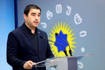 Salva-papuaSvili-nacionalur-moZraobas-mikedlebuli-patara-partiebis-yvela-warmomadgeneli-pirad-saubrebSi-adasturebs-ramdenad-eSinia-am-partiis-televiziebis