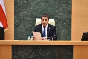 Salva-papuaSvili--gilocavT-saxelmwifo-droSis-dRes-erovnuli-TviTmyofadobis-am-umTavresma-simbolom-SeakavSira-yvela-visTvisac-Zvirfasia-Cveni-samSoblo-misi-warsuli-awmyo-da-momavali