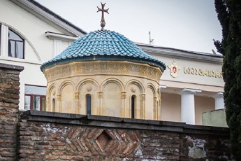 videomasalaSi-asaxuli-arcerTi-piri-ar-aris-berad-aRkvecili-isini-morCilebi-arian---sapatriarqo-berebis-fizikuri-angariSsworebis-kadrebs-exmaureba