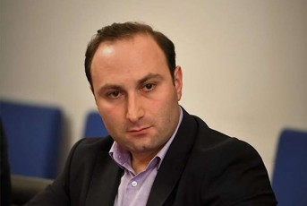 anri-oxanaSvili-saakaSvilis-es-damokidebuleba-metyvelebs-imaze-rom-mas-ar-aqvs-samarTlebrivi-safuZveli-Tavi-imarTlos-im-mZime-danaSaulebis-gamo-romelsac-saxelmwifo-braldeba-edaveba