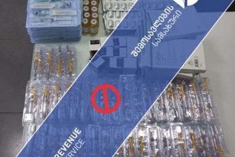 mebaJe-oficrebma-sarfSi-32-kinogramze-meti-aradeklarirebuli-medikamentebi-aRmoaCines