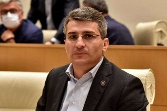 mamuka-mdinaraZe-nacmoZraobaze-wlebis-ganmavlobaSi-konteqstidan-amoglejili-frazebiT-abralebdnen-imis-Tqmas-sxvas-rac-TviTon-ara-sityviT-aramed-saqmiT-hqondaT-gakeTebuli