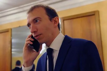 marina-ovsianikovas-advokati--maRal-kabinetebSi-Suqi-ar-anTia-radgan-gadawyvetilebebi-ukve-miRebulia---marinas-mcirewlovani-Svilebi-hyavs-da-misi-dakaveba-administraciuli-wesiT-SeuZlebelia-magram-wesebi-aRar-arsebobs-amitom-esec-SesaZlebelia
