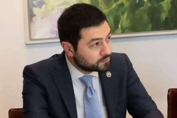 levan-qarumiZe-ana-fotigasa-da-rafael-gluksmans-aSkaraa-rom-saakaSvili-kargadaa-nu-nerviulobT