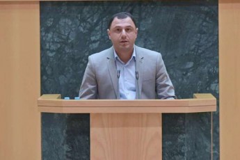 giorgi-amilaxvari-opoziciaSic-ki-veravin-gaigo-ra-svlebs-akeTebs-nacmoZraoba---vadamdeli-arCevnebis-ideas-mxardaWera-arc-sazogadoebaSi-eqneba