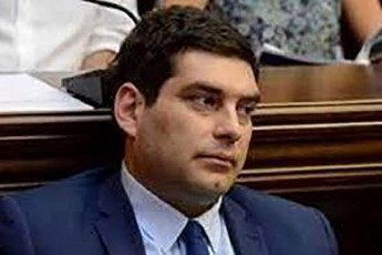 beqa-daviTuliani-roca-mixeil-saakaSvilis-dakavebis-Semdeg-ver-moxda-aqciebis-mobilizeba-axla-gvaCvenebs-nacionaluri-moZraoba-nika-gvaramia-ufro-uyvarT-Tu-mixeil-saakaSvili