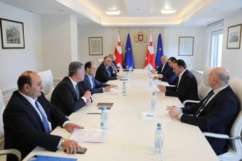 premier-ministrma-ekonomikuri-sabWos-wevrebs-borjomisa-da-sazogadoebrivi-dasaqmebis-programis-Sesaxeb-konkretuli-davalebebi-misca-aseve-qveyanaSi-arsebul-pozitiur-ekonomikur-tendenciebze-detaluri-angariSi-moismina