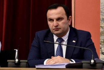 paata-manjgalaZe-acxadebs-rom-qarTul-ocnebas-saqarTvelos-evrokavSirSi-integracia-araferSi-sWirdeba