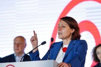qronikis-informaciiT-elene-xoStaria-skandalSi-exveva---droas-damfuZneblis-ojaxis-wevris-angariSze-ruseTidan-periodulad-milionobiT-rusuli-rubli-iricxeba