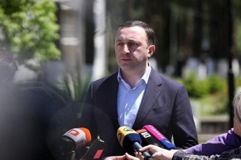 premieri-Jurnalists-Tqven-warmoadgenT-magaliTad-telekompania-formulas-batoni-kezeraSvili-aris-tipiuri-klasikuri-warmomadgeneli-oligarqobis