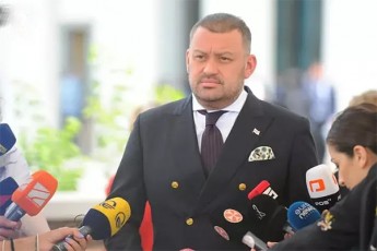 beqa-odiSaria-giambobT-imas-rac-Cemi-ori-TvaliT-davinaxe-RonisZiebis-Semdeg-gamoCnda-aRelvebuli-anri-oxanaSvili-kacs-feri-ar-edo-isaubra-umZimes-Seuracxyofaze-rac-mas-da-mTel-gunds-miayenes