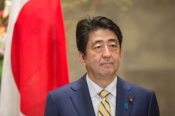 iaponuri-media-mitingze-daWrili-yofili-premier-ministri-sinZo-abe-gardaicvala