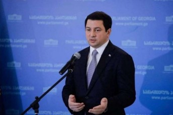 arCil-TalakvaZe-opozicias--roca-dagvarwmunebT-rom-barieris-daweva-namdvilad-moemsaxureba-depolarizacias-mzad-viqnebiT-miviRoT-gadawyvetileba-TqvenTan-erTad---jer-sruliad-sapirispiroSi-dagvarwmuneT-megobrebo