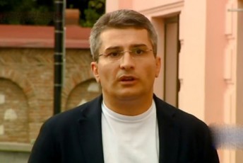 vinc-mxolod-pasuxze-brazdeba-is-trends-ayolili-bneli-seqtis-nawilia-romelic-sabednierod-Cveni-sazogadoebis-mcire-nawils-warmoadgens