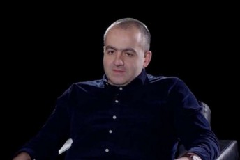 giorgi-gamsaxurdia-irakli-kobaxiZis-mamaze-ki-batono-gia-politikur-opoziciaSi-iyo-magram-arc-me-da-arc-sxvas-mis-xelSi-avtomati-ar-gvinaxavs---avtomatian-putCistebs-Tqvens-rigebSi-mixedeT-nacputCistebo