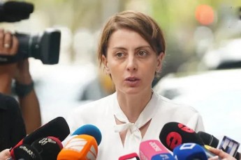 xatia-dekanoiZe-ivaniSvilis-werilze-CemTvis-es-iyo-kuTxeSi-mimwyvdeuli-adamianis-gancxadeba-romelic-cdilobs-aSS-is-elCis-winaaRmdeg-kidev-erTi-propaganda-aagoros---sasaciloa