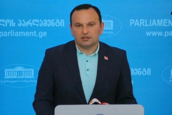 paata-manjgalaZe-iago-xviCias-gancxadebaze--ar-vapirebT-opoziciis-SigniT-opozicionerobas---vurCev-yvelas-rom-koncentrirdnen-mTavar-sakiTxze-axla-ar-aris-talaxis-dro
