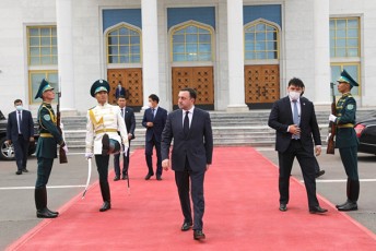 premier-ministr-irakli-RaribaSvilis-viziti-yazaxeTis-respublikaSi-dasrulda