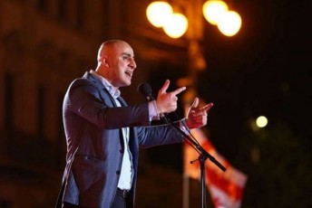 nika-melia-nacionaluri-moZraobis-mxardamWerebis-jgufs-mimarTavs-rodesac-me-mebrZviT-mixeil-saakaSvils-ebrZviT-radgan-Cemi-da-enm-is-gamarjvebiT-marcxdeba-oligarqi-tyveobidan-Tavisufldeba-saakaSvili