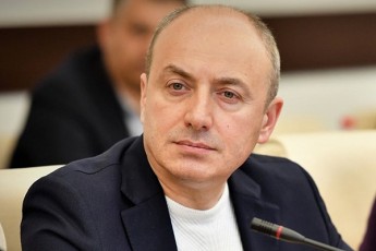 arsebobs-legitimuri-kiTxva---xom-ar-iyo-elCis-mxridan-SeTavazeba-batoni-biZinas-mimarT-CarTuliyo-politikaSi-an-manamde-xom-ar-gamoTqva-xelisuflebis-mimarT-ukmayofileba-rom-sanqciebi-ver-davaweseT-obieqturi-mizezebis-gamo