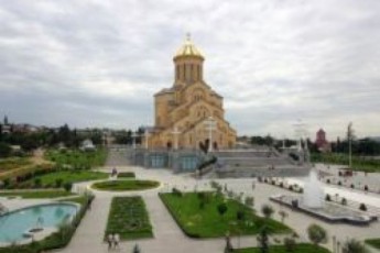 gudaurTan-daRupuli-mfrinavebis-maSvelebis-da-eqimebis-samoqalaqo-panaSvidi-samebis-sakaTedro-taZarSi-gaimarTeba