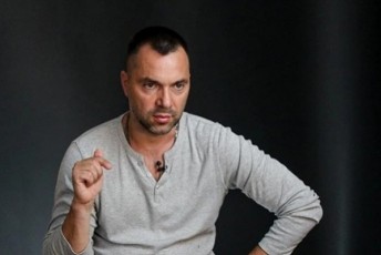 aleqsi-arestoviCi-rusebis-Cveva-mowion-asafeTqeblis-siaxloves-sabolood-maT-daRupavs---anbanuri-TanmimdevrobiT-midian-belgorodi-voroneJi-kurski-yirimi-kremli-unda-moemzados