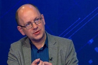 gia-abaSiZe-nacebis-tragikomikur-subieqtebs-aviwydebaT-rom-TvalTvali-da-oponentebis-devna-maTi-reJimis-xelwera-iyo