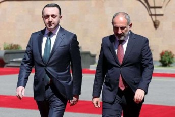 irakli-RaribaSvili-da-nikol-faSiniani-saqarTvelo-somxeTis-sazRvarTan-axali-saavtomobilo-xidis-gaxsnis-RonisZiebas-daeswrebian