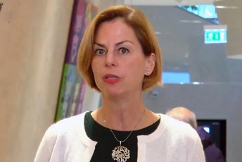 lora-Torntoni-mTavrobaze--ratom-akritikeben-mokavSireebs-ratom-ar-arian-gabedulebi-roca-ruseTis-agresiaze-kiTxvebze-uwevT-pasuxis-gacema-mokavSireebisTvis-es-mxolod-arTulebs-saqarTvelos-mxardaWeras