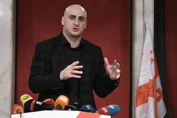 nika-melia-Tu-vinme-awyobs-revolucias-aris-Tavad-xelisufleba---ar-yofila-precedenti-rodesac-xalxs-swor-adgilze-mouwyvia-revolucia