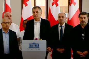 24-procentian-cdomilebaze-dayrdnobiT-radikaluri-opozicia-da-enjeoebi-arCevnebis-gayalbebaze-saubrobdnen-Tumca-sabolood-gairkva-rom-arCevnebis-nacvlad-piviti-iyo-gayalbebuli