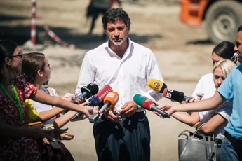 kaxa-kalaZe-Jurnalistebs--bevr-sibinZures-ciliswamebas-da-talaxis-srolas-viTmen-Tqvengan---Tu-sarCels-movigeb-Tanxa-im-adamianebs-moxmardeba-visac-yvelaze-metad-uWirs