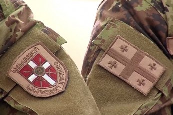 sasazRvro-policiam-saqarTvelos-saxelmwifo-sazRvris-ukanonod-gadmokveTisa-da-narkodanaSaulisTvis-ori-piri-daakava