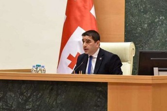 Salva-papuaSvili-umravlesoba-uars-ambobs-saxalxo-damcvelis-kandidatis-dasaxelebaze-amis-sapirispirod-ar-gvinda-umciresobas-mivceT-SesaZlebloba-umravlesoba-moaqcios-gvirabSi-saidanac-mxolod-erTi-gamosavalia