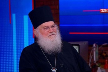 arqimandriti-efremi-RaribaSvilze-vatopedis-monasterSi-davpatiJe-bizantiuri-tradiciiT-aTonze-marTlmadidebeli-qveynebis-meTaurebs-gansakuTrebulad-xvdebian-Zalian-gagvixardeba-Tu-baton-iraklisac-movuwyobT-aseT-Sexvedras