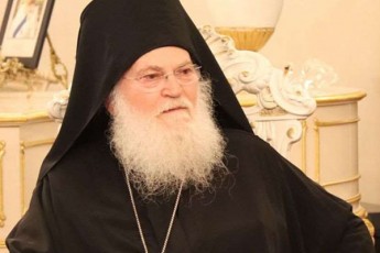 arqimandriti-efremi-patriarqze-didi-moTminebis-bolos-RmerTisgan-uzomod-didi-madli-miiRo-45-weli-ase-marTavs-saqarTvelos-eklesias